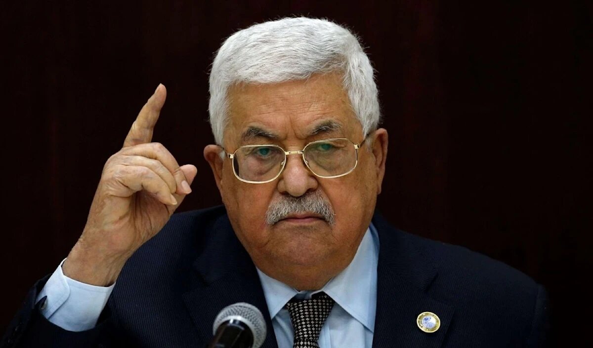 مخالفت با انتصاب حسین الشیخ؛ محمود عباس متهم به نقض قانون اساسی فلسطین شد