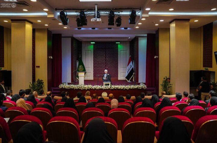 تقرير مصور/ العتبة العلويّة تقيم حفلا بسمنابة ولادة السيّدة زينبَ (ع) بجامعة الكوفة