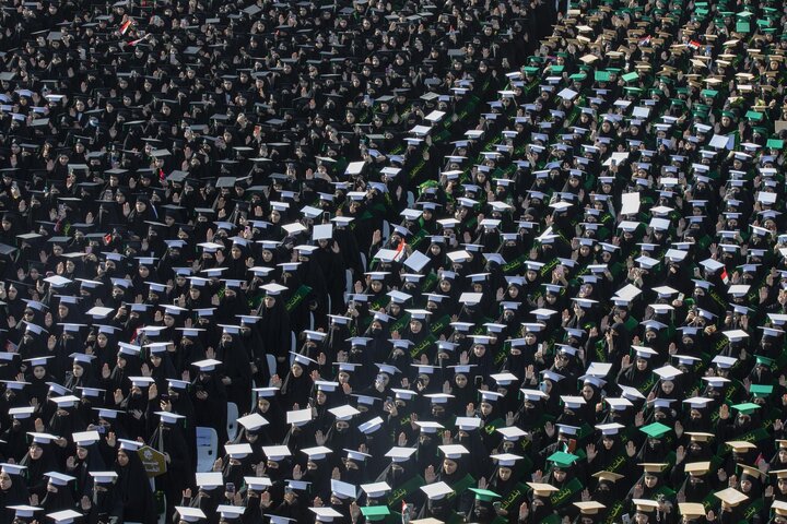 تقرير مصور/  طالبات الجامعات العراقية والدول الإسلامية يرددن قسم التخرج والعهد عند مرقد أبي الفضل العباس (عليه السلام)