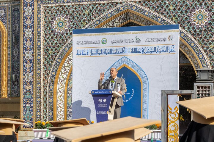 تقرير مصور/  طالبات الجامعات العراقية والدول الإسلامية يرددن قسم التخرج والعهد عند مرقد أبي الفضل العباس (عليه السلام)