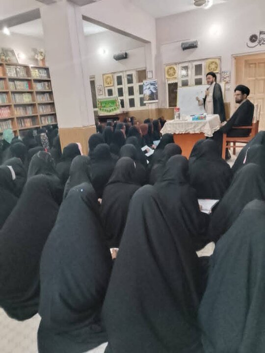 H.I  ဆယက်ဒ် ရှဟဲန်ရှားဟ် ဟိုစိုင်းန်  နကဝီ သည် ခိုင်းရ်ပူးရ် မီရေစ် ရှိ မဒဲရ်စဟ် ဂျာမေအဟ် စာနီယေ ဇဲဟ်ရာ (စ.အ) မှ ကျောင်းသူများ ကို ဆုံးမသြဝါဒ ပေး ။ ။ Photos