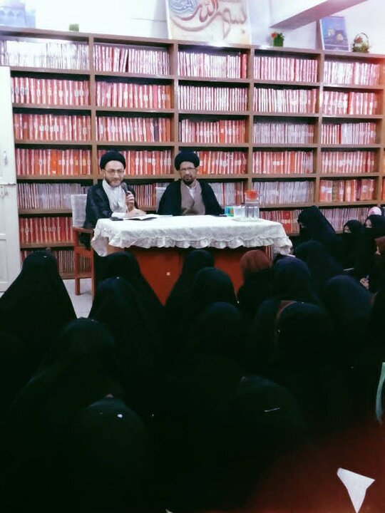 H.I  ဆယက်ဒ် ရှဟဲန်ရှားဟ် ဟိုစိုင်းန်  နကဝီ သည် ခိုင်းရ်ပူးရ် မီရေစ် ရှိ မဒဲရ်စဟ် ဂျာမေအဟ် စာနီယေ ဇဲဟ်ရာ (စ.အ) မှ ကျောင်းသူများ ကို ဆုံးမသြဝါဒ ပေး ။ ။ Photos