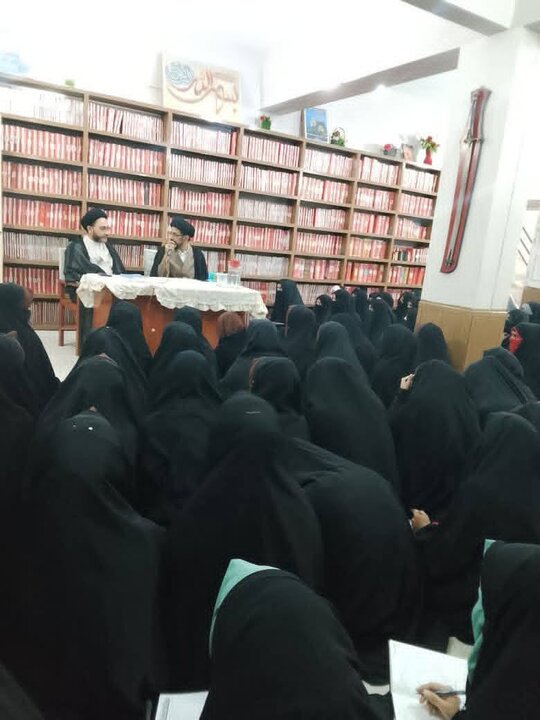 H.I  ဆယက်ဒ် ရှဟဲန်ရှားဟ် ဟိုစိုင်းန်  နကဝီ သည် ခိုင်းရ်ပူးရ် မီရေစ် ရှိ မဒဲရ်စဟ် ဂျာမေအဟ် စာနီယေ ဇဲဟ်ရာ (စ.အ) မှ ကျောင်းသူများ ကို ဆုံးမသြဝါဒ ပေး ။ ။ Photos