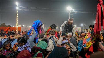 ہندوستان میں مذہبی تقریب کے دوران بھگدڑ، 10 افراد ہلاک