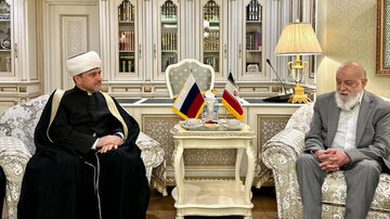 وفد إيراني يلتقي مفتي روسيا في زيارة لمسجد موسكو الكبير للحوار الثقافي