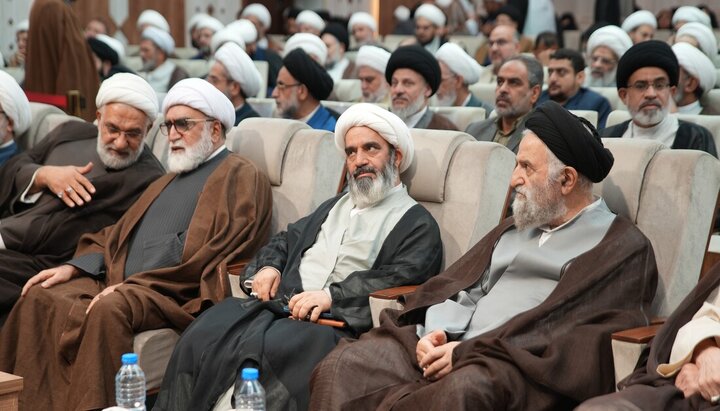 تقرير مصور/ اختتام فعاليات مؤتمر المحقق الميرزا محمد حسين النائيني في مدينة قم