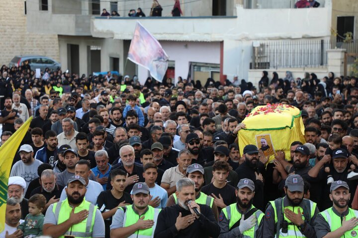 جماهير المقاومة يشيّعون الشّهيد حسين طعمة في عيتيت جنوب لبنان