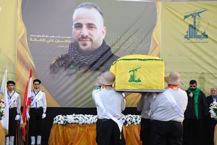 جماهير المقاومة يشيّعون الشّهيد حسين طعمة في عيتيت جنوب لبنان