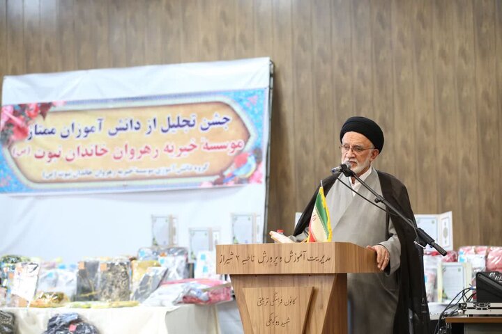 خدمت به محرومان چراغ راه روز قیامت است