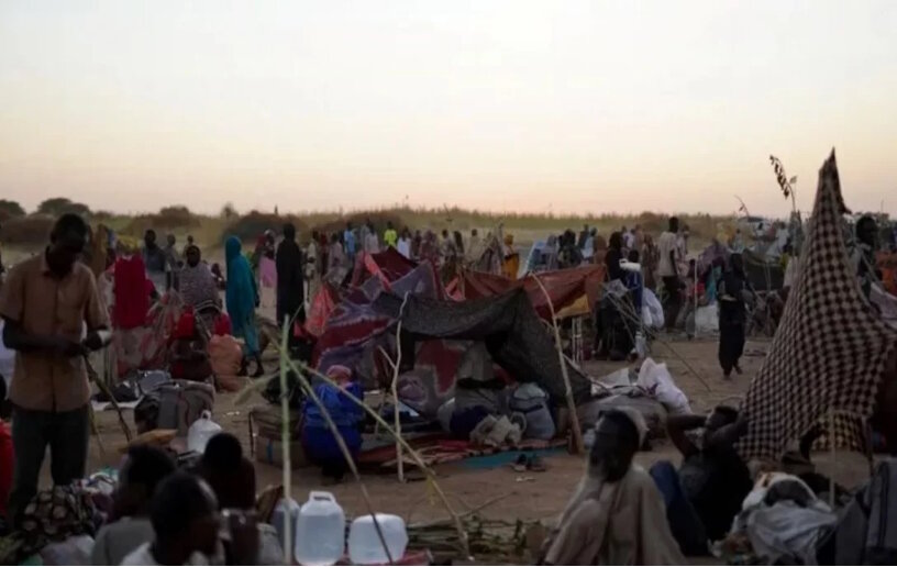 এল-ফাশারে আরএসএফের হত্যাযজ্ঞে রাস্তাজুড়ে লাশ, মানুষ পালাচ্ছে বাঁচার জন্য। এল-ফাশারে আরএসএফের হত্যাযজ্ঞে রাস্তাজুড়ে লাশ, মানুষ পালাচ্ছে বাঁচার জন্য।