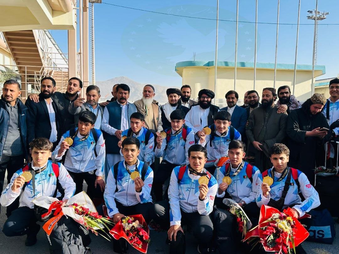 استقبال مردم و مسئولان افغانستان از تیم ملی نوجوانان فوتسال این کشور در کابل