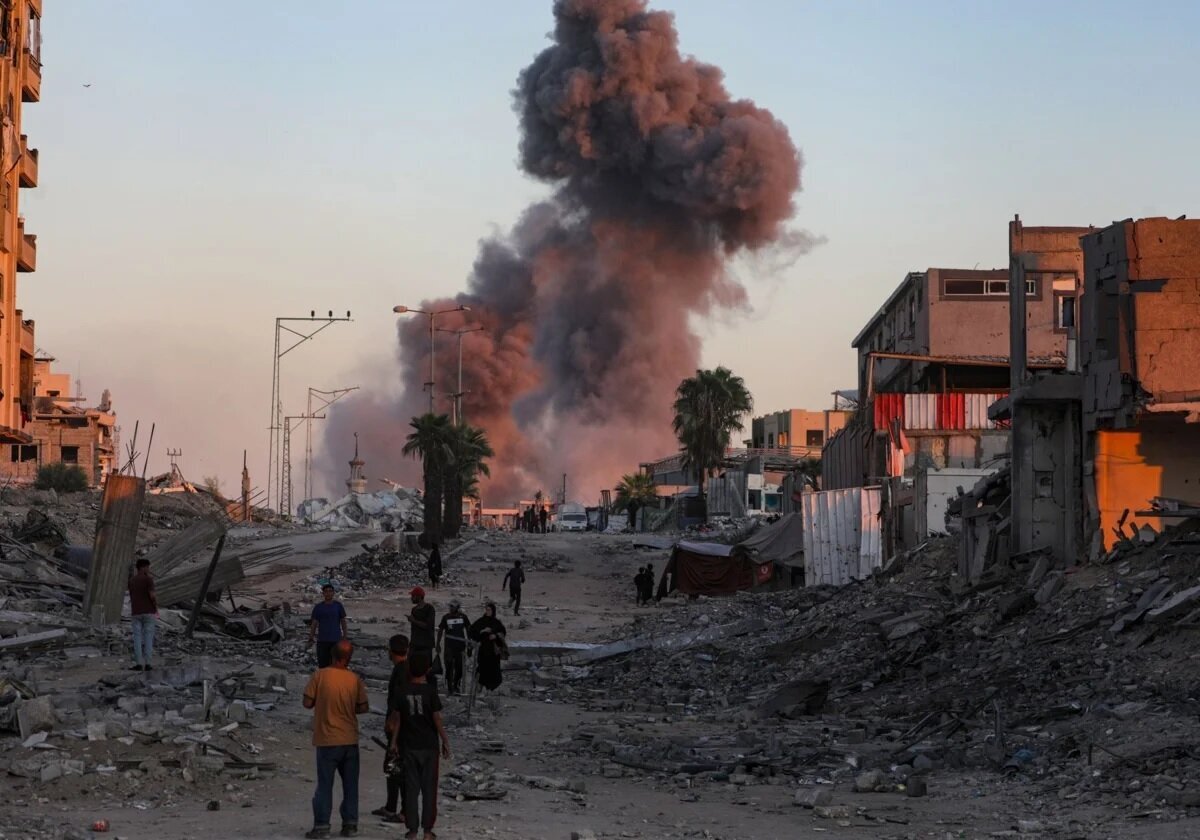 Exército israelense continua realizando ataques e detonando casas em Gaza