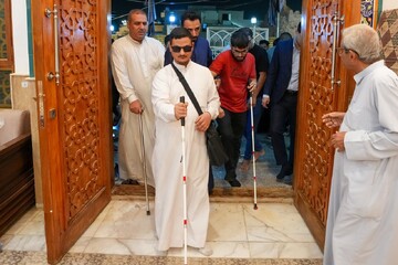 عکس خبری | ۱۰۰ زائر روشن‌دل، میهمان حرم مطهر عسکریین شدند