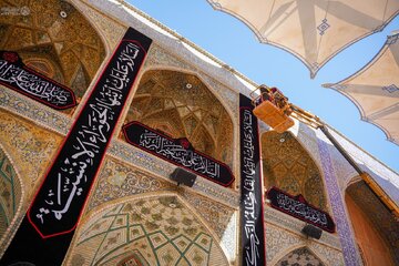 Gambar | Makam Suci Imam Ali Diliputi Duka pada Ulang Tahun Kesyahidan Sayyida Fatimah Al-Zahra AS