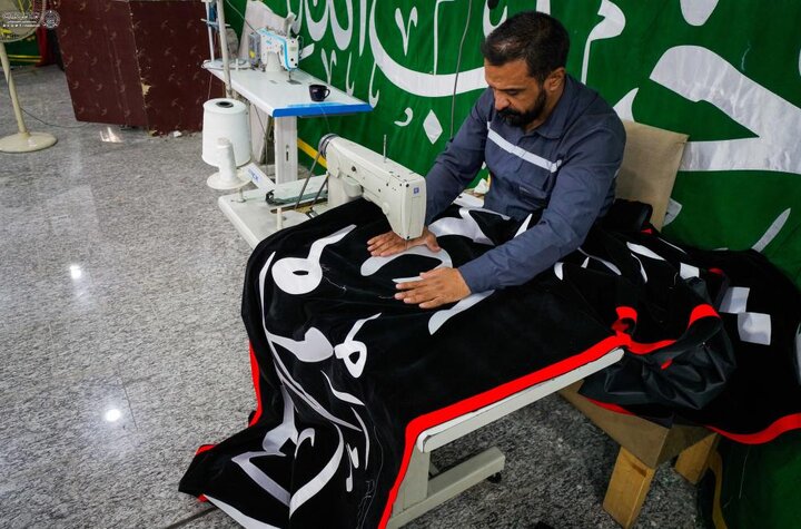 تقرير مصور/ العتبة العلوية تجهز اللافتات الخاصّة بذكرى شهادة الزهراء (ع)