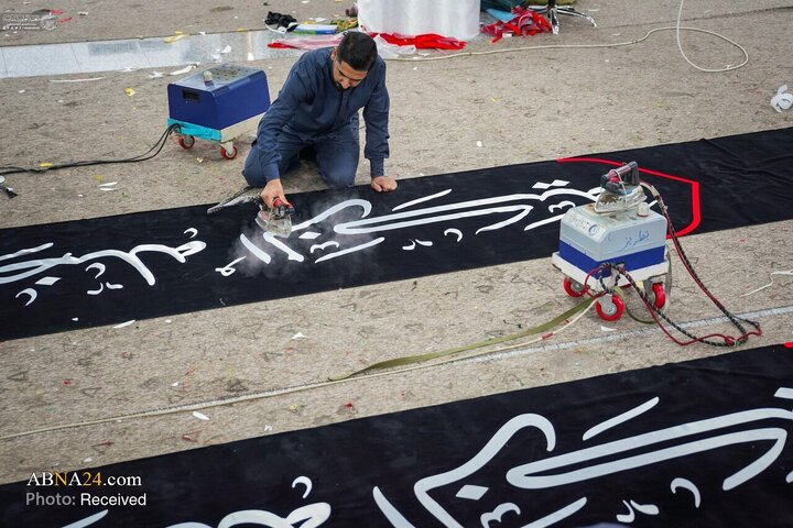 کارگاه گلدوزی حرم مطهر علوی در حال آماده‌سازی بنرها برای سالروز شهادت حضرت فاطمه زهرا (س)