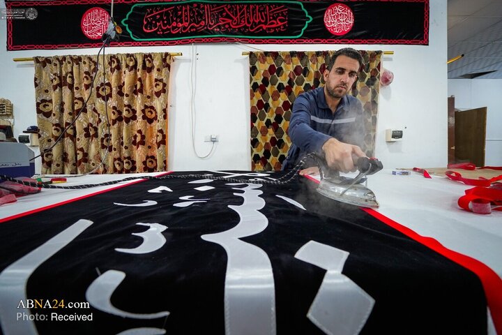 کارگاه گلدوزی حرم مطهر علوی در حال آماده‌سازی بنرها برای سالروز شهادت حضرت فاطمه زهرا (س)
