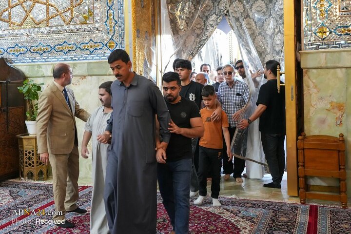 حرم مطهر عسکریین میزبان 100 زائر نابینا از بنیاد تمار شد