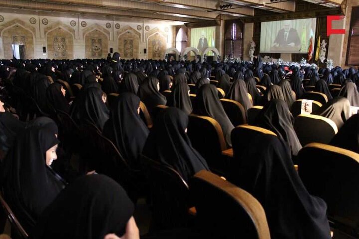 تقرير مصور/ الهيئات النسائية تقيم احتفالا تكريميا حشادا للفتيات اللواتي تشرّفن بارتداء العباءة الزينية في لبنان