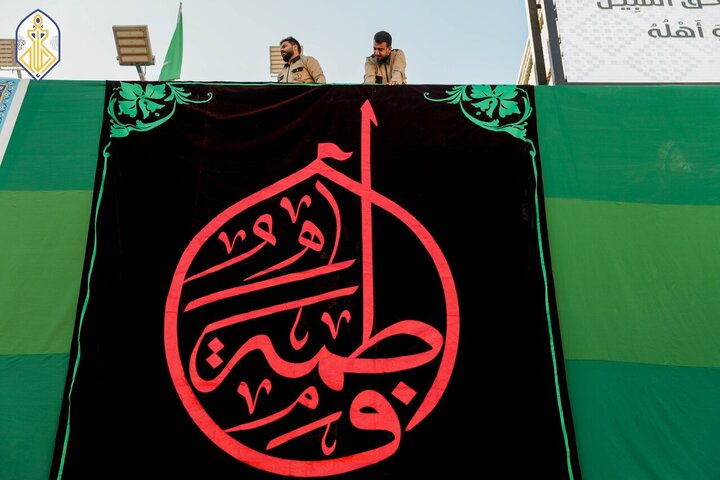 Informe fotográfico | Se alzan banderas negras de luto en honor al martirio de Lady Fátima en el Santuario de Kadhimiya