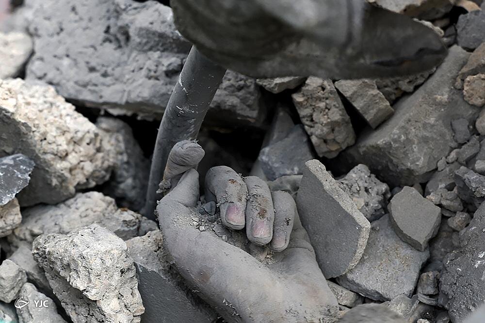 গাজার ধ্বংসস্তূপের নিচে হাজার হাজার শহীদ।