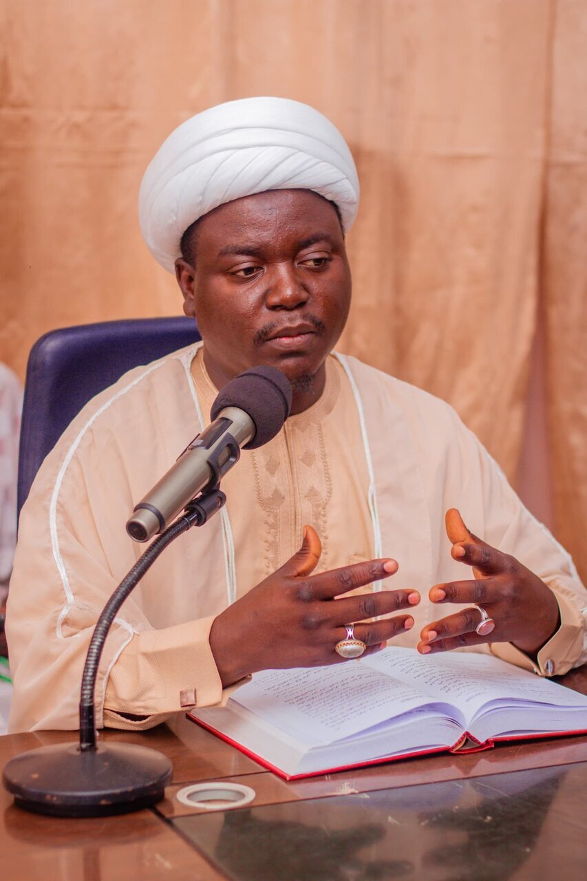 برگزاری درس اخلاق برای دانشآموزان شیعه در حسینیۀ رسولالاکرم نیجریه + تصاویر