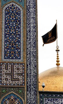 ویدیو | پرچم گنبد حرم امام رضا(ع) رنگ عزا گرفت