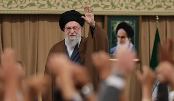 आयतुल्लाह खामेनेई की छात्रों और विद्यार्थियों से मुलाक़ात 