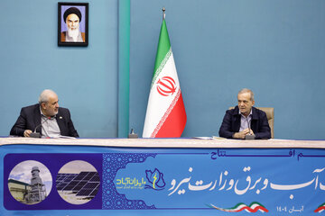 Пезешкиан: Дүшмәнин залым вә тәҹавүзкар әлләрини бу торпагдан кәсәҹәјик