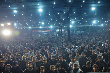Picha ya Habari | Uhudhuriaji mkubwa wa vijana katika hafla ya kumbukumbu ya shahada ya Bibi Fatima (a.s) katika Hifadhi ya Nashtar, Karachi, Pakistan