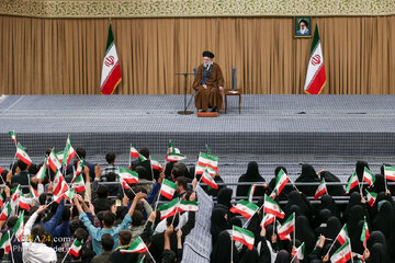 Ayatullah Khamenei: Konfrontasi dengan AS Bersifat Hakiki, Bukan Taktis
