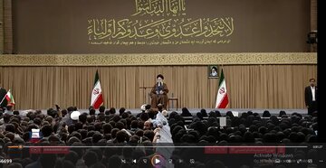 Bersiva Serokê Giranqedrê Şoreşê li ser pirsê:
"Gelo têkiliyên Îran û Amerîkayê ê her bi temamî qut bimenê?"