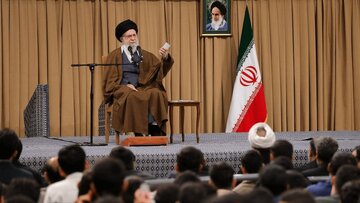 ایران اور امریکہ کا اختلاف بنیادی ہے، ٹیکٹک نہیں — امام خامنہ‏ای