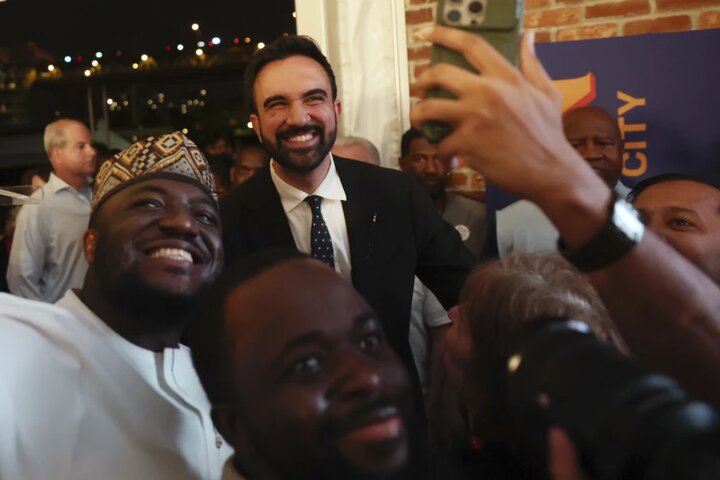 «Zehran Memdani»: Pêşengê hilbijartina şaredariya bajarê New Yorkê / «Serkeftina heyecanbar»