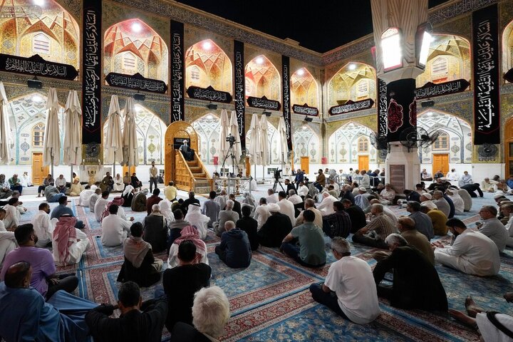 Informe fotográfico | Una asamblea de duelo en el el Santuario de Amir al-Mu'minin, Imam Ali (la paz sea con él) en la víspera del aniversario del martirio de la Excelencia Fátima al-Zahra (la paz sea con ella)