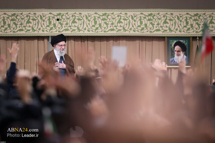 دیدار دانش‌آموزان و دانشجویان با رهبر انقلاب