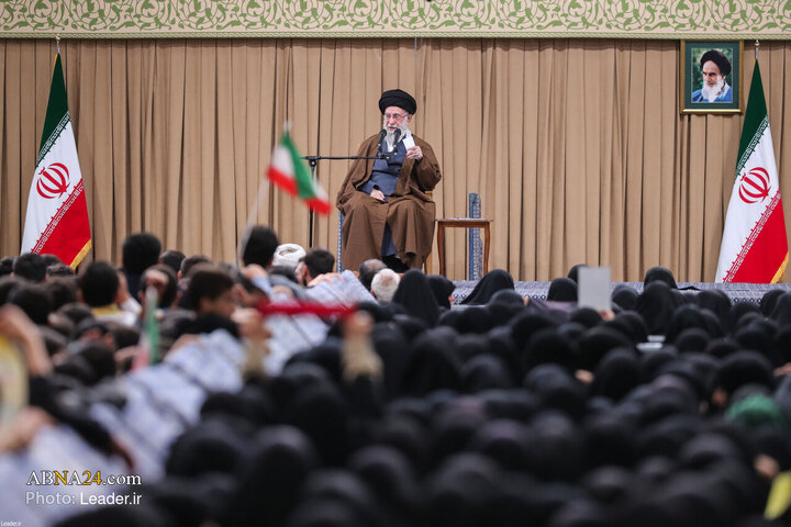 دیدار دانش‌آموزان و دانشجویان با رهبر انقلاب