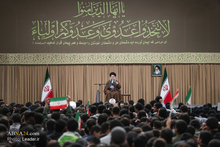 دیدار دانش‌آموزان و دانشجویان با رهبر انقلاب