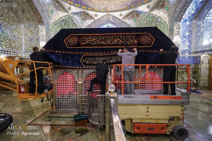 حرمِ مطہر امیرالمؤمنین(ع) حضرت فاطمہ زہرا(س) کی شہادت پر غم و سوگ کے رنگ میں ڈھل گیا