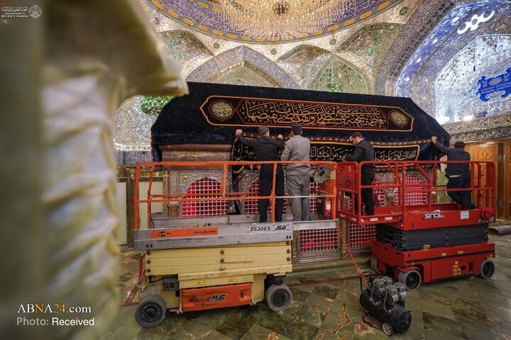 حرمِ مطہر امیرالمؤمنین(ع) حضرت فاطمہ زہرا(س) کی شہادت پر غم و سوگ کے رنگ میں ڈھل گیا