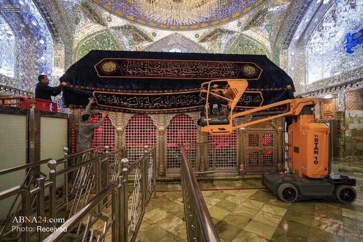 حرمِ مطہر امیرالمؤمنین(ع) حضرت فاطمہ زہرا(س) کی شہادت پر غم و سوگ کے رنگ میں ڈھل گیا