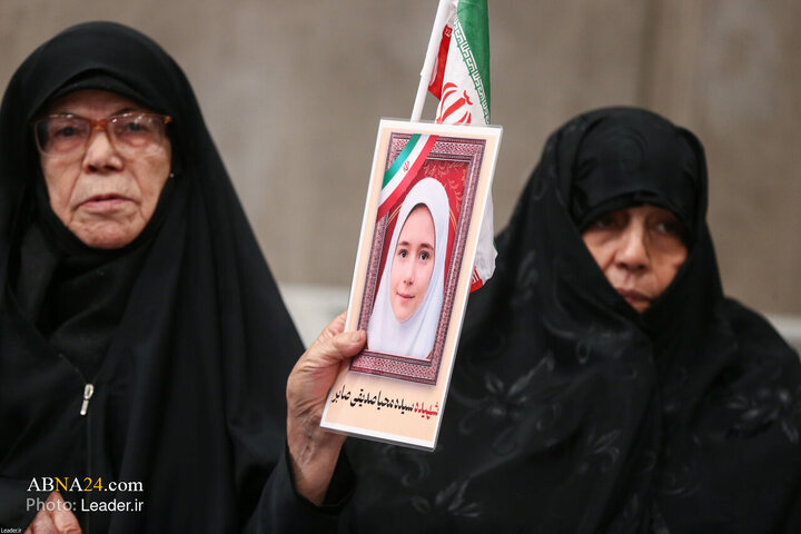 Foto / Öğrencilerin İslam İnkılap Lideriyle Görüşmesinde Seçilmiş Fotoğraf Kareleri