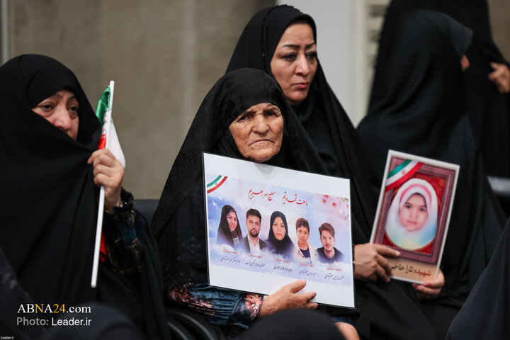 Foto / Öğrencilerin İslam İnkılap Lideriyle Görüşmesinde Seçilmiş Fotoğraf Kareleri