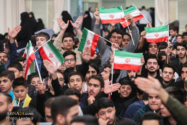 Foto / Öğrencilerin İslam İnkılap Lideriyle Görüşmesinde Seçilmiş Fotoğraf Kareleri