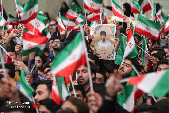 Foto / Öğrencilerin İslam İnkılap Lideriyle Görüşmesinde Seçilmiş Fotoğraf Kareleri