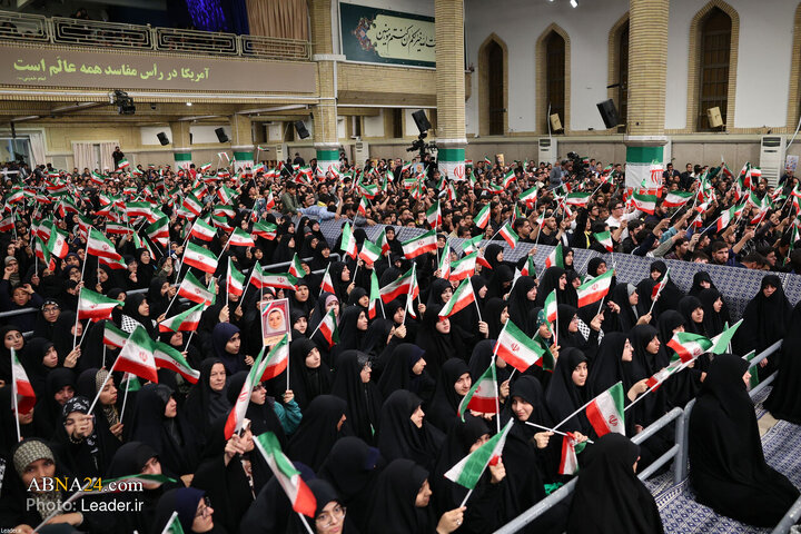 Foto / Öğrencilerin İslam İnkılap Lideriyle Görüşmesinde Seçilmiş Fotoğraf Kareleri