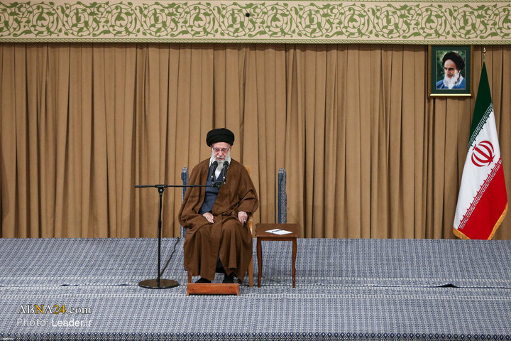 Foto / Öğrencilerin İslam İnkılap Lideriyle Görüşmesinde Seçilmiş Fotoğraf Kareleri