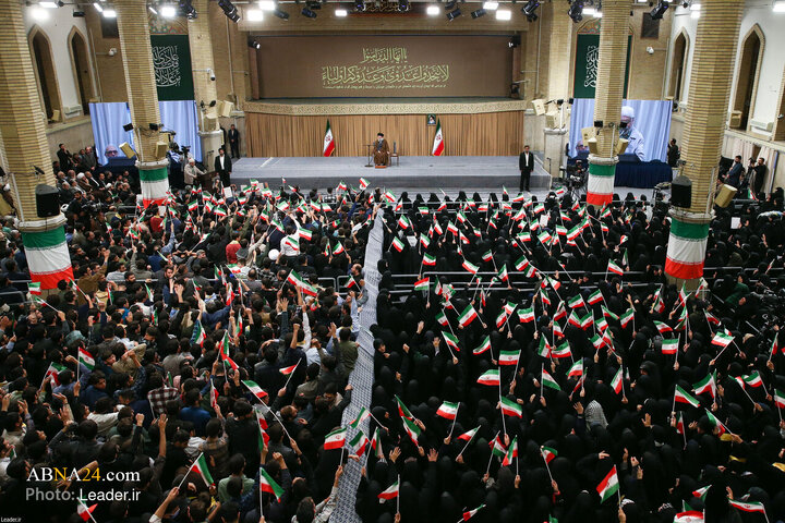 Foto / Öğrencilerin İslam İnkılap Lideriyle Görüşmesinde Seçilmiş Fotoğraf Kareleri