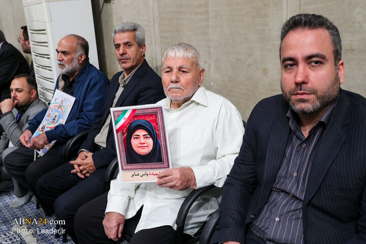 Foto / Öğrencilerin İslam İnkılap Lideriyle Görüşmesinde Seçilmiş Fotoğraf Kareleri