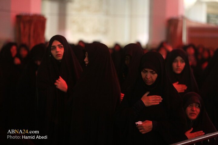 Informe fotográfico | Atmósfera espiritual en el santuario de la Noble Dama de la Familia del Profeta (PB) en la noche del aniversario del martirio de la Excelencia Fátima al-Zahra (la paz sea con ella)